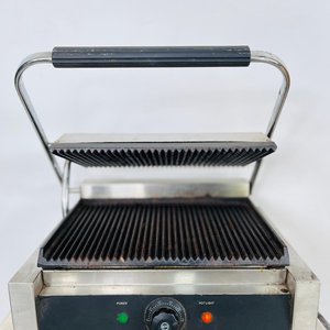 Sandwichera Industrial Panini Contact Grill Profesional - imagen 1