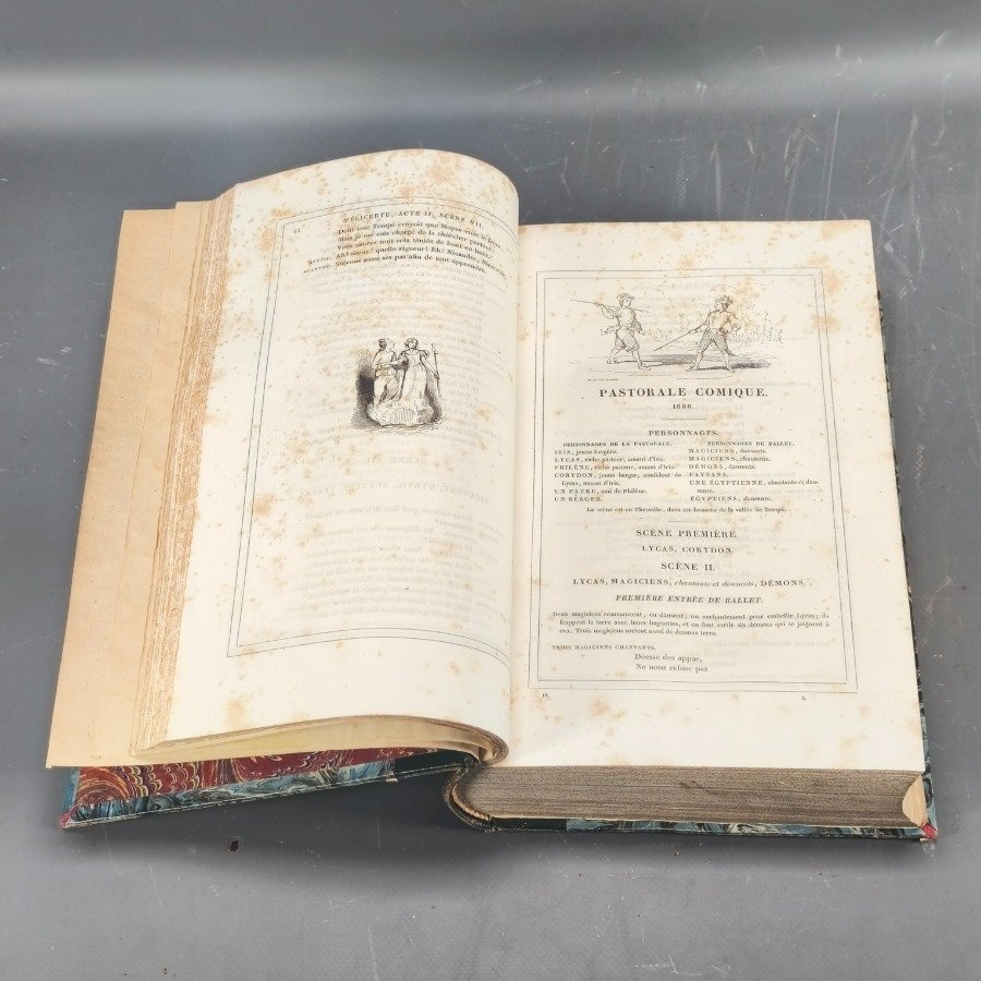 Libros antiguos y modernos, con detalles de estilo y materiales - imagen 22