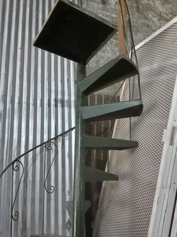 Escalera Caracol Metálica Verde 260 cm de Alto