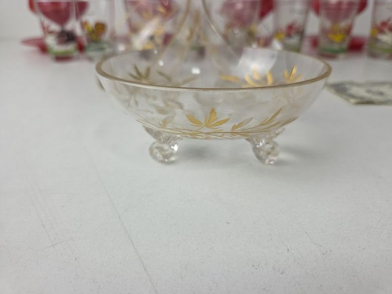 Colección de cristal y oro, fruteras y copias para licor - imagen 4