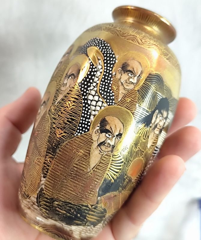 Pequeño jarrón de loza japonesa SATSUMA pintado a mano con diseño de rostros humanos - imagen 4