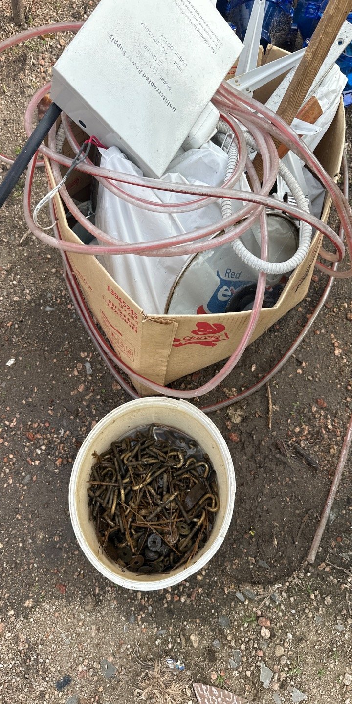 Lote de Tornillos y Grifería Variada