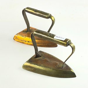 Dos planchas antiguas diferentes - imagen 1
