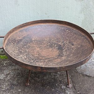 Brasero Circular de Hierro con Base de Tres Patas - imagen 3