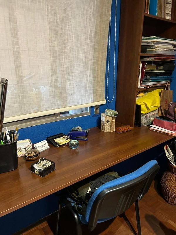 Escritorio con biblioteca de 4 estantes en madera - imagen 2
