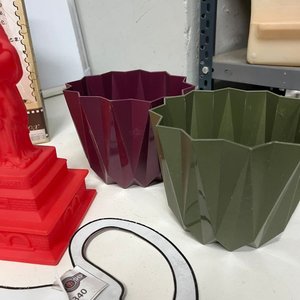 Lote de 12 piezas: Macetas, Estatuas de la Libertad, Cajas y Chapa Decorativa - imagen 5