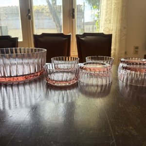 Lote anterior: Juego Vintage de Ensaladera y Cuencos de Vidrio Rosa