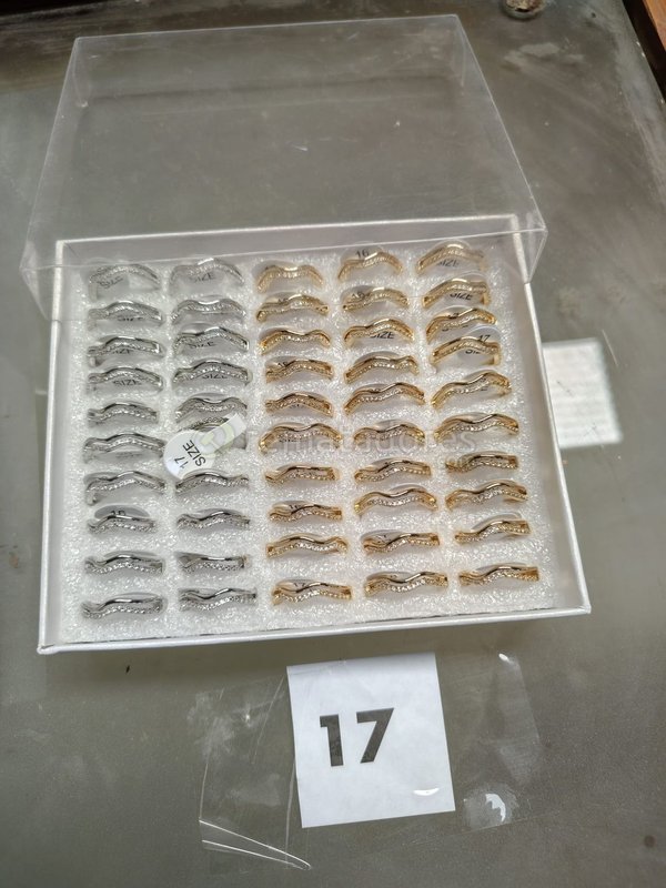 Lote de Anillos Plateados y Dorados con Circones - imagen 1