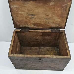 Caja de Madera para Pescador con Manija de Aluminio y Cierre - imagen 4