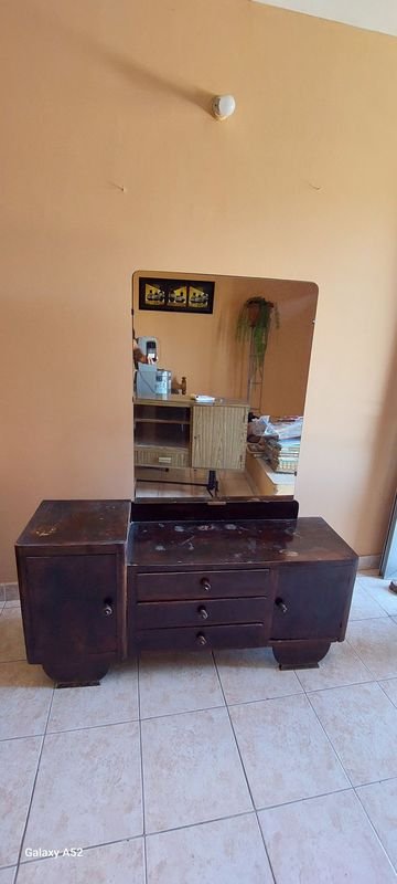 Item 900857 - Image 1