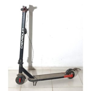 Lote siguiente: Monopatín Eléctrico Chevrolet Negro
