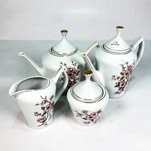 Juego de Porcelana Blanca Floral: Tetera, Cafetera, Lechera y Azucarero - imagen 1