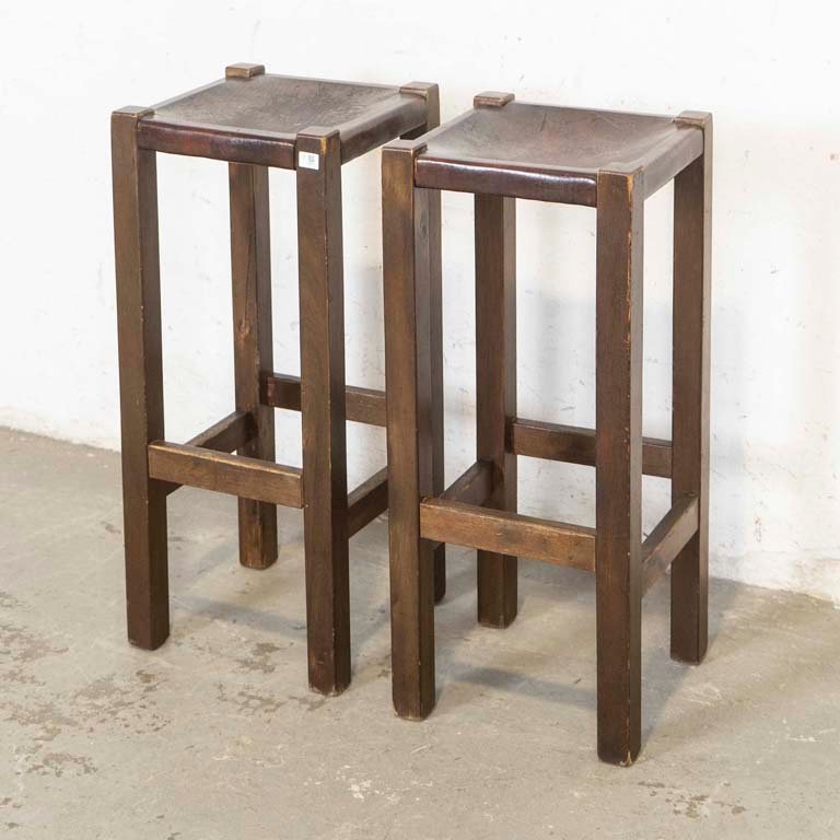 Par de Taburetes Altos de Madera con Asientos de Suela