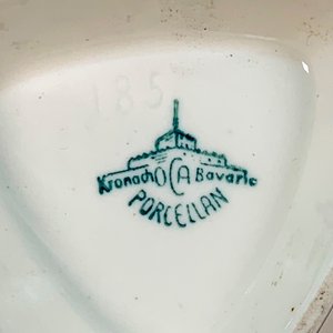 Bombonera Triangular de Porcelana Alemana Kronach OCA Bavaria con Decoración de Caballos - imagen 3
