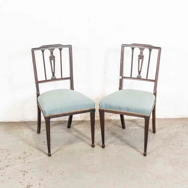 Lote siguiente: Sillas inglesas antiguas con asientos tapizados