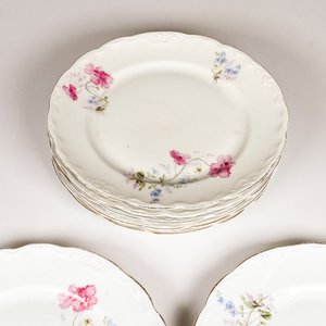 Siete Platos Llanos de Porcelana Alemana KPM con Decoración Floral - imagen 3