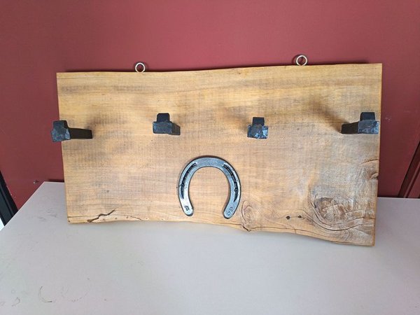 Perchero Artesanal Rústico de Madera con Herradura y Ganchos