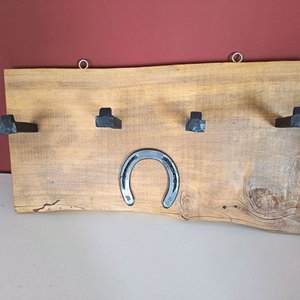 Lote anterior: Perchero Artesanal Rústico de Madera con Herradura y Ganchos