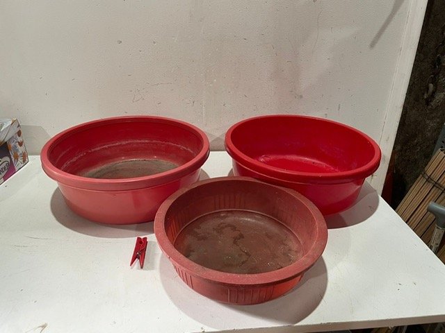 Lote anterior: Tres tazas rojas plásticas en buen estado