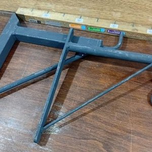 Lote siguiente: Par de Ménsulas de Herrería Artesanal para Colgar Macetas
