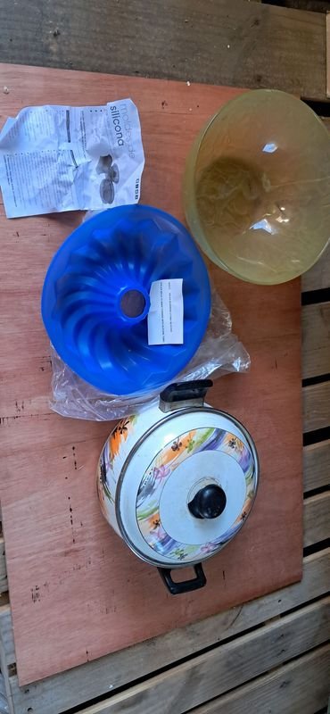 Lote siguiente: Olla y fuente de vidrio en silicona