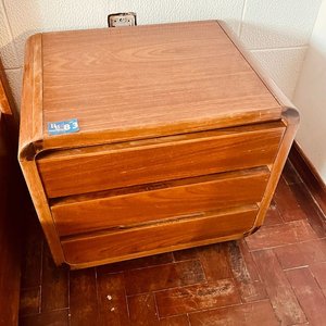 Mesas de Luz Americanas de Madera con 3 Cajones - imagen 2