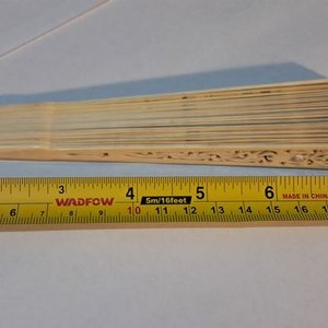 Abanico antiguo de marfil tallado con intrincados diseños - imagen 8