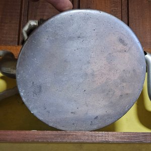 Dos Cafeteras de Aluminio y Posa Fuente de Hierro con Gallo - imagen 4