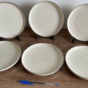 Seis Platos de Cerámica Beige con Borde Oscuro, 19cm - imagen 3