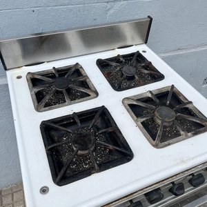 Cocina a Gas Blanca 4 Hornallas con Tapa Esmaltada y Horno - imagen 2