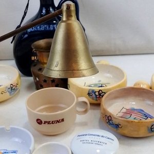 Conjunto de 17 Piezas: Jarra Licorera Buchanan's, Rallador Vintage, Matacandelas y Cuencos Pintados a Mano - imagen 10