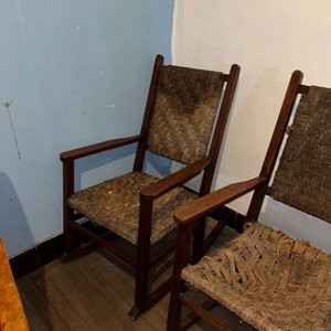 Juego de Muebles de Madera y Totora: 2 Mecedoras, 2 Sillas y Sillón de 2 Cuerpos - imagen 2