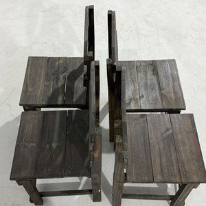 Juego de Mesa Rústica Rectangular con 4 Sillas de Madera Oscura - imagen 10