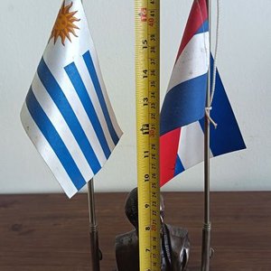 Adorno de Escritorio Busto Gral. Artigas con Pabellones Patrios en Bronce y Madera - imagen 7