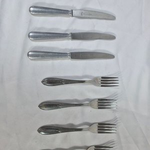Juego de 4 Cuchillos y 4 Tenedores de Postre Acero Inoxidable - imagen 1
