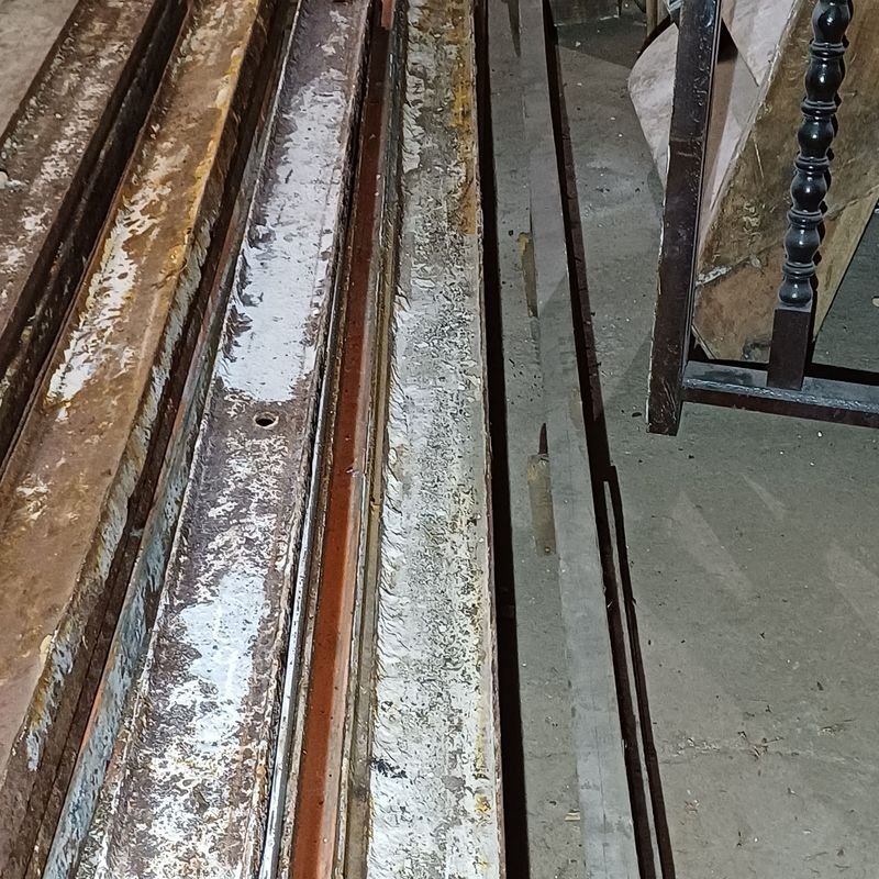 Cuatro vigas de hierro para construcción - imagen 5