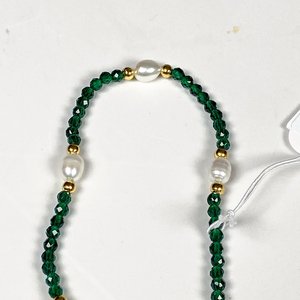 Pulsera de Espinel Verde y Perlas de Río con Cierre Dorado - imagen 3