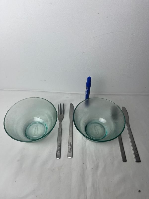 Lote siguiente: Cuencos y Utensilios de Vidrio y Metal