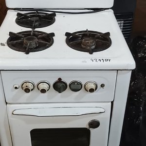 Lote siguiente: Cocina a Gas Blanca de 4 Hornallas
