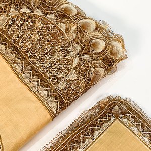 Mantel de Hilo Beige con Calados Florales y 7 Servilletas - imagen 3