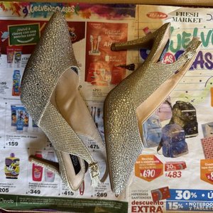 Zapatos de taco dorados Jones New York con brillo - imagen 4