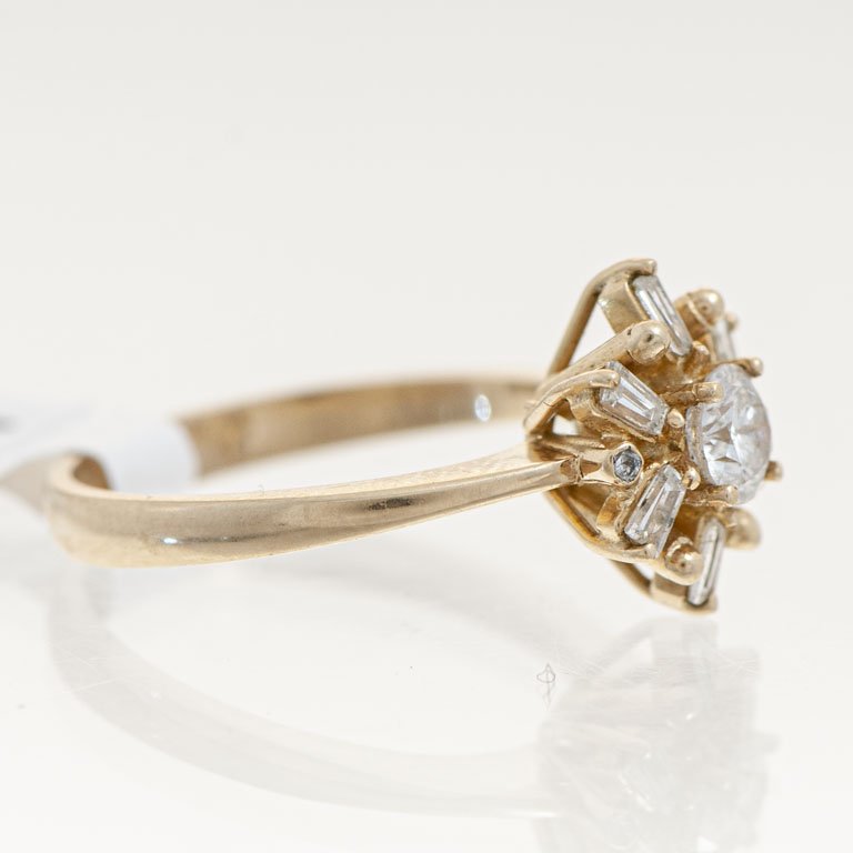 Anillo de oro con brillantes - imagen 2