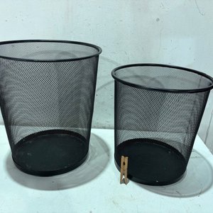 Lote anterior: Set de 2 Papeleras de Malla Metálica Negras