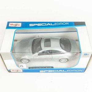Auto Mercedes - Benz CL 63 AMG escala 1/24 colección Maisto en su caja original. - imagen 2