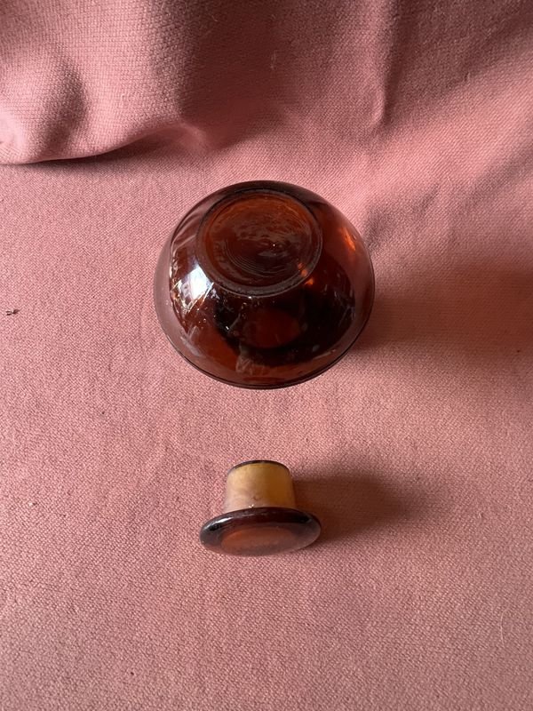 Antiguo frasco de farmacia color caramelo con tapon - imagen 4