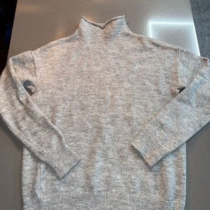 Lote anterior: Buzo Polera Gris Talle M