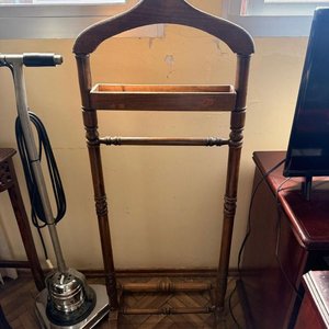 Lote anterior: Perchero de Pie de Madera Estilo Clásico