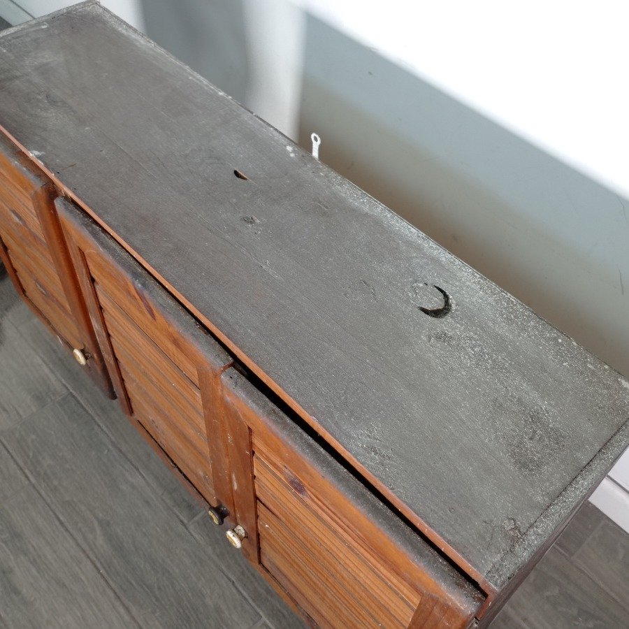 Cajón de cocina en pino con tres puertas y estante - imagen 4