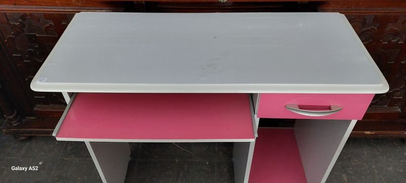 Escritorio Moderno Blanco y Rosa - imagen 4