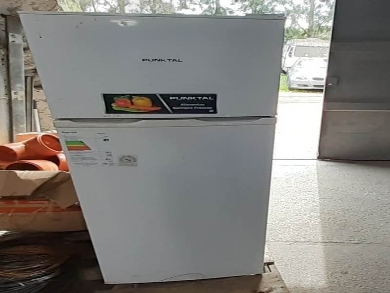 Heladera Blanca Puntalk con Freezer Superior